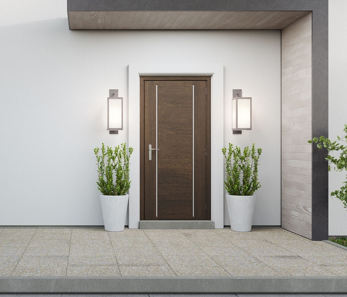Eingangstür aus Holz mit zwei großen weißen Pflanzgefäßen und modernen Wandlampen an einer hellen Fassade